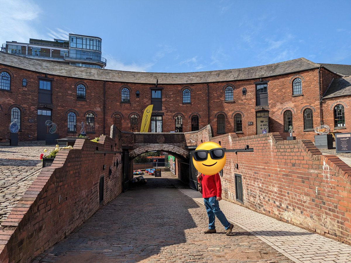 Highly recommend a kayak tour with @BhamRoundhouse - had a great morning exploring the canals with my Dad and getting a different perspective from the water. Fascinating building too! 
#seethecitydifferently #Birmingham