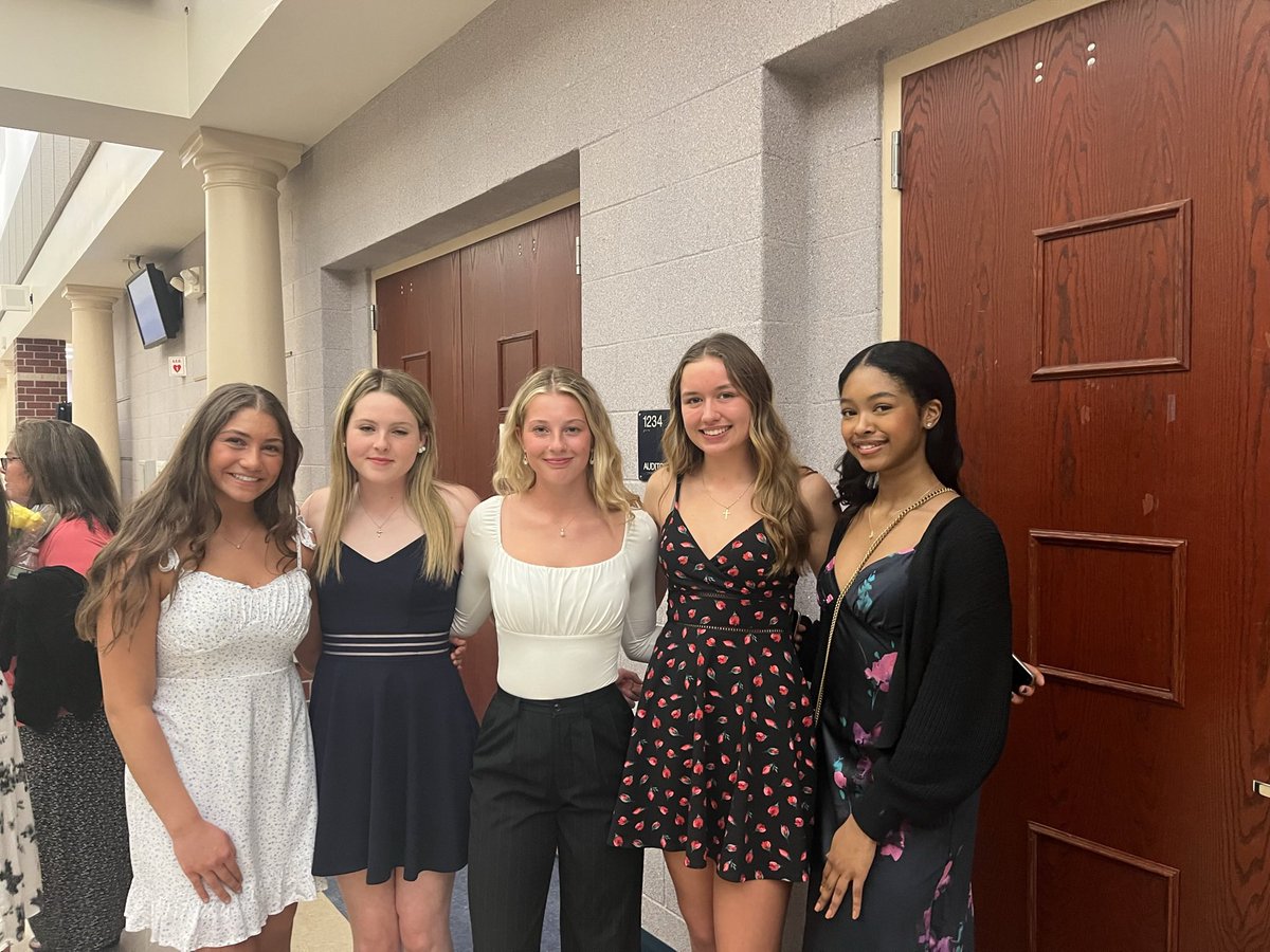 mlopezwalters's tweet photo. Congratulations to all the bright minds who've received recognition from the World Language National Honor Society for their exceptional skills and dedication in learning languages. Your passion for language learning is truly inspiring! #WLNHS #LanguageLearning #esmsharks https://t.co/85dukOMq85