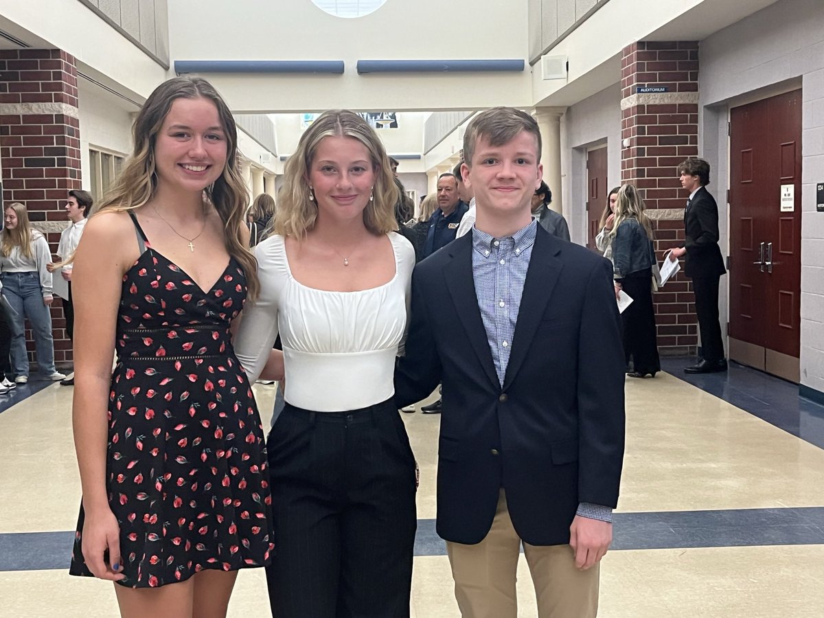 mlopezwalters's tweet photo. Congratulations to all the bright minds who've received recognition from the World Language National Honor Society for their exceptional skills and dedication in learning languages. Your passion for language learning is truly inspiring! #WLNHS #LanguageLearning #esmsharks https://t.co/85dukOMq85