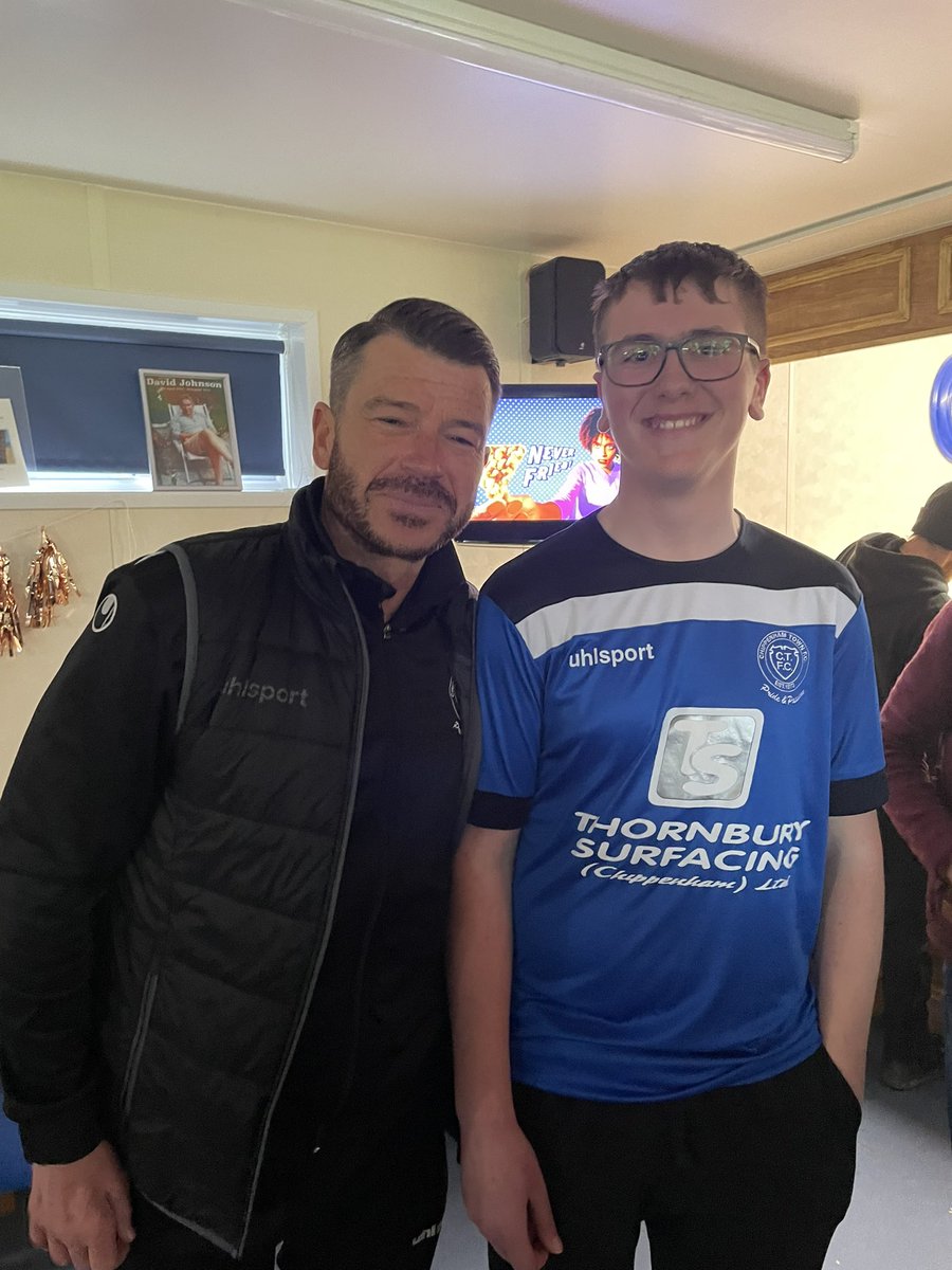 jsheppardandson's tweet photo. Thanks for another great home season @ChipTownFC full of highs and lows, you have done everybody proud. 

Talking of highs and lows either manager @horgs77 is getting lower or Fin is getting higher😀 #futurecentrehalf
(4 years between photos) https://t.co/S2r983llJd