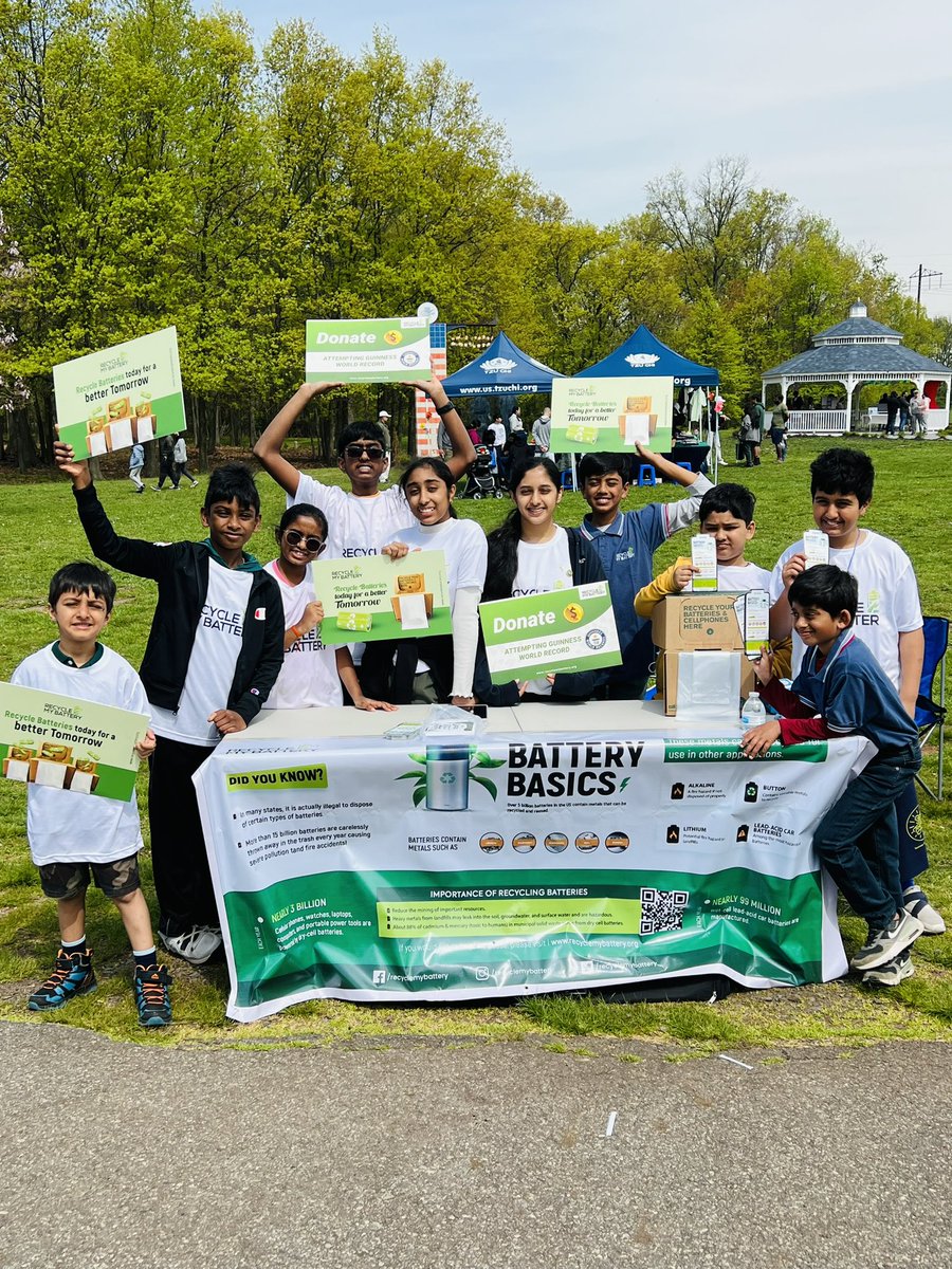 srinihaltammana's tweet photo. Had an amazing #EarthDay organizing battery drive organized by Edison Township, NJ! Our RMB team educated thousands of people on the importance of recycling used batteries. 

Thanks to Mayor Sam Joshi

@recycleabattery @PointsofLight #globalvolunteermonth #BatteryDrive #Recycling https://t.co/0pfrmrlqIJ