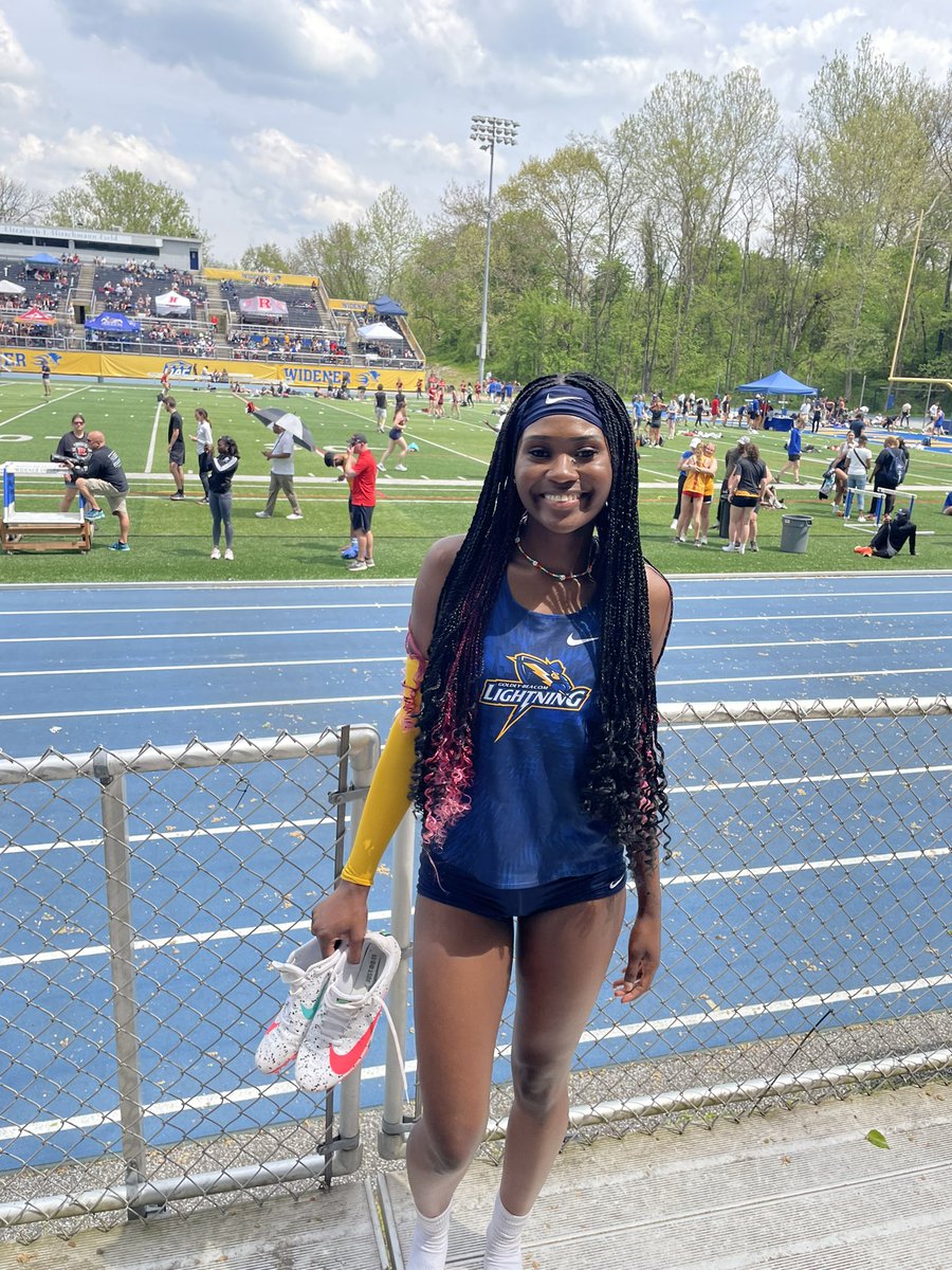 SHS_ATtips's tweet photo. Savannah Boyce high jumping at Widener, Go Golden Beacom!!! https://t.co/8GC9XSzDFA