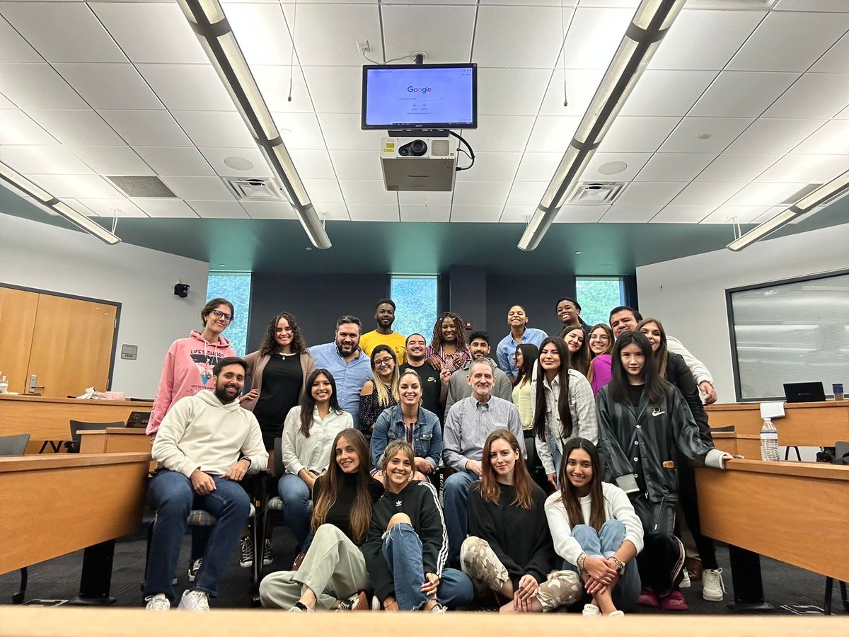 jvfdigital's tweet photo. ...and that's a wrap! Last day of class for the 19th Cohort of the @FIUBusiness Masters of Marketing program. It's been a journey! See you all at Commencement 🎓 @FIUmsm #FIUgrad https://t.co/cbbytRaEYH