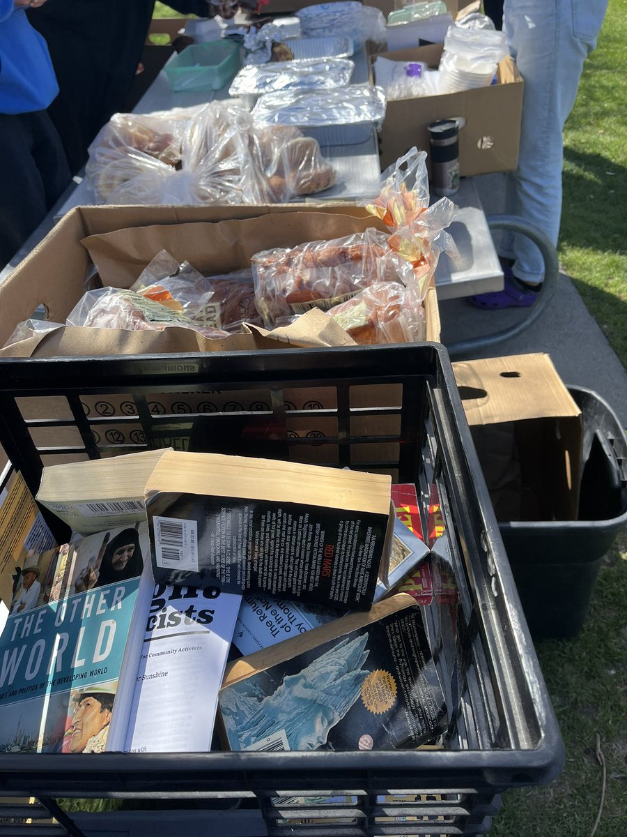 COME AND GET IT! 
Lots of French toast this morning, plus fresh fruit, bread &amp; bagels, free books, and a taste of community. We’ll be here at Bennett Park until noon or until the food runs out.
#foodisahumanright
#foodnotbombs