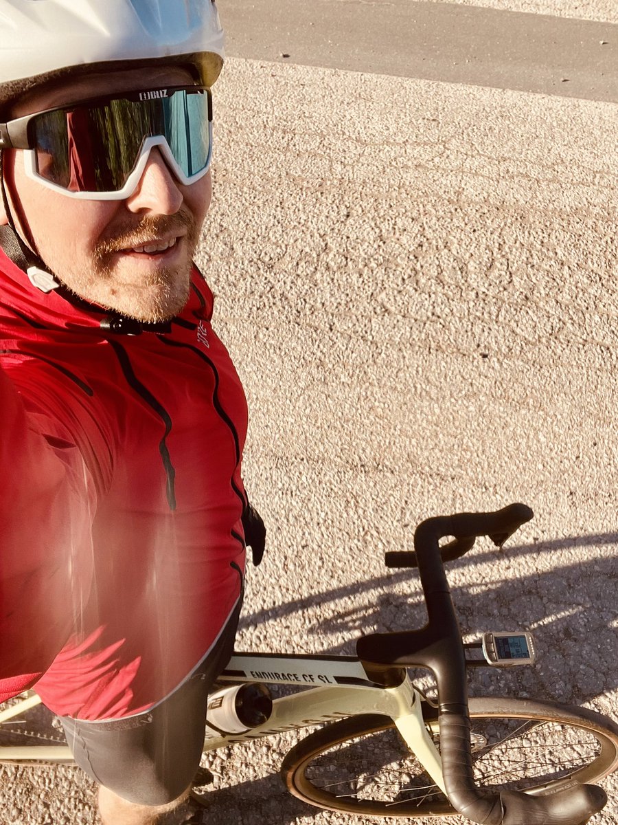 I forgot how much I missed the feeling of freedom that comes with cycling. 💎First ride of the season behind the walls of my #Zwift cave. 🚴🏻‍♂️

#cycling #Canyon #ridebikes #metime