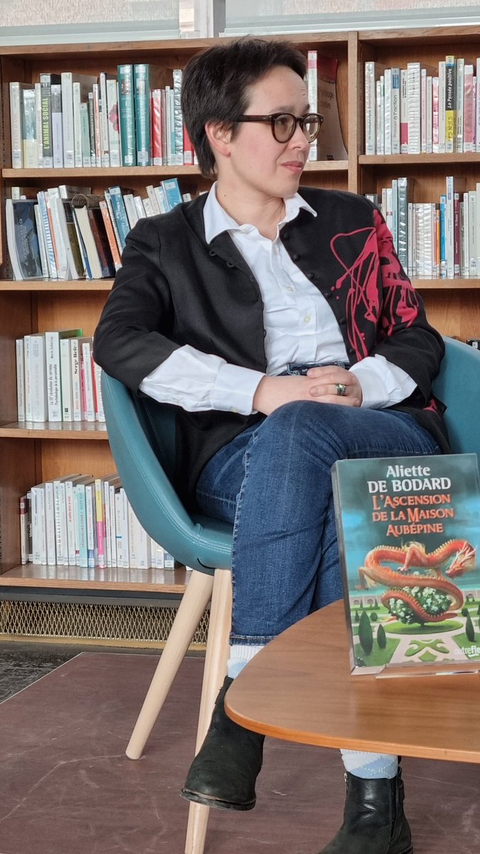 EddieJacquemart's tweet photo. Pour terminer la journée consacrée à la langue anglaise discussion autour de l' autrice #Aliette_De_bodard à la bibliothèque #jean_Levy à @lillefrance  avec @c_morell une autrice Française qui écrit en Anglais ! Original https://t.co/0JvKSbePKw