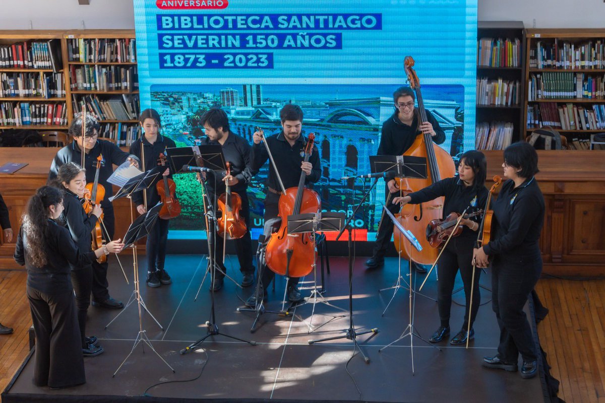 CorpLaMatriz's tweet photo. Nuestra #OrquestaInfantoJuvenil de #LaMatriz estuvo en el Aniversario de los 150 años de la @biblioseverin. Proyecto financiado por  @culturasvalpo @culturas_cl y patrocinado por @pucv_cl. 
Un aplauso gigantesco a los niños , niñas y jóvenes y sus familias 👏👏👏 https://t.co/Cm03b7qv6W