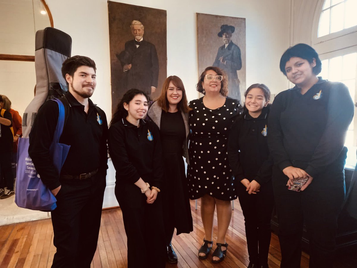 CorpLaMatriz's tweet photo. Nuestra #OrquestaInfantoJuvenil de #LaMatriz estuvo en el Aniversario de los 150 años de la @biblioseverin. Proyecto financiado por  @culturasvalpo @culturas_cl y patrocinado por @pucv_cl. 
Un aplauso gigantesco a los niños , niñas y jóvenes y sus familias 👏👏👏 https://t.co/Cm03b7qv6W
