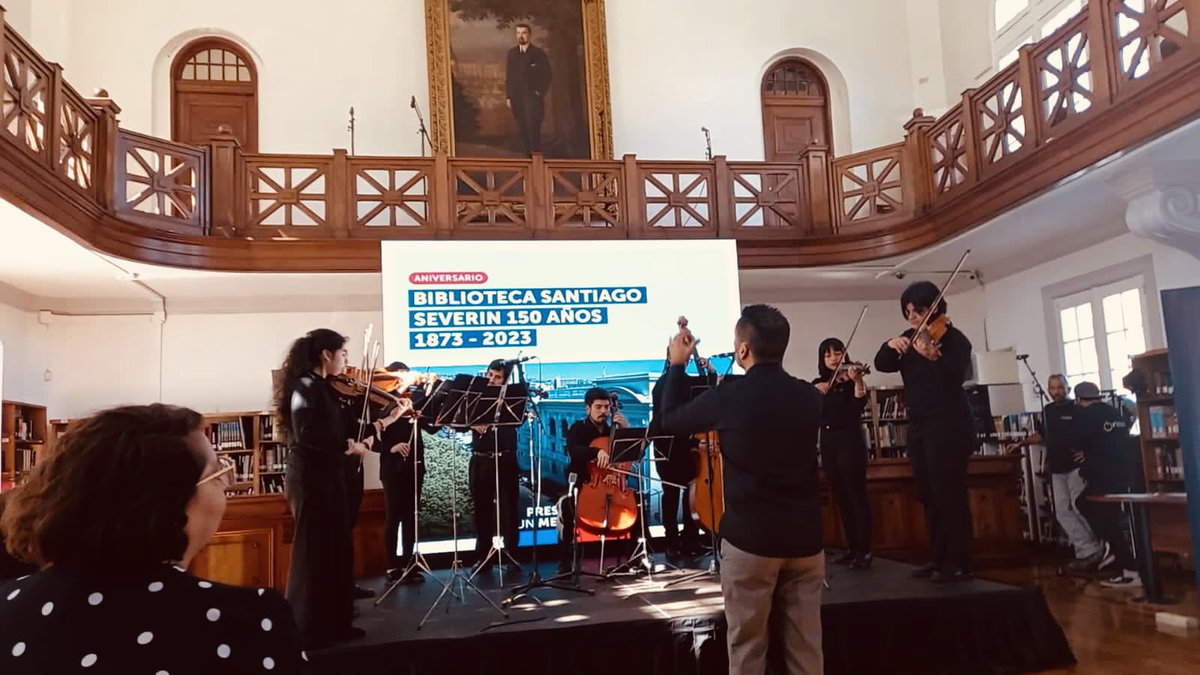 CorpLaMatriz's tweet photo. Nuestra #OrquestaInfantoJuvenil de #LaMatriz estuvo en el Aniversario de los 150 años de la @biblioseverin. Proyecto financiado por  @culturasvalpo @culturas_cl y patrocinado por @pucv_cl. 
Un aplauso gigantesco a los niños , niñas y jóvenes y sus familias 👏👏👏 https://t.co/Cm03b7qv6W