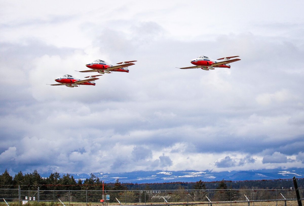 java_junkie_1's tweet photo. @CFSnowbirds part 2 #cfsnowbirds @RCAF_ARC #CFSnowbirdsFC #experiencecomoxvalley @experience_CV https://t.co/k2QFboydKg