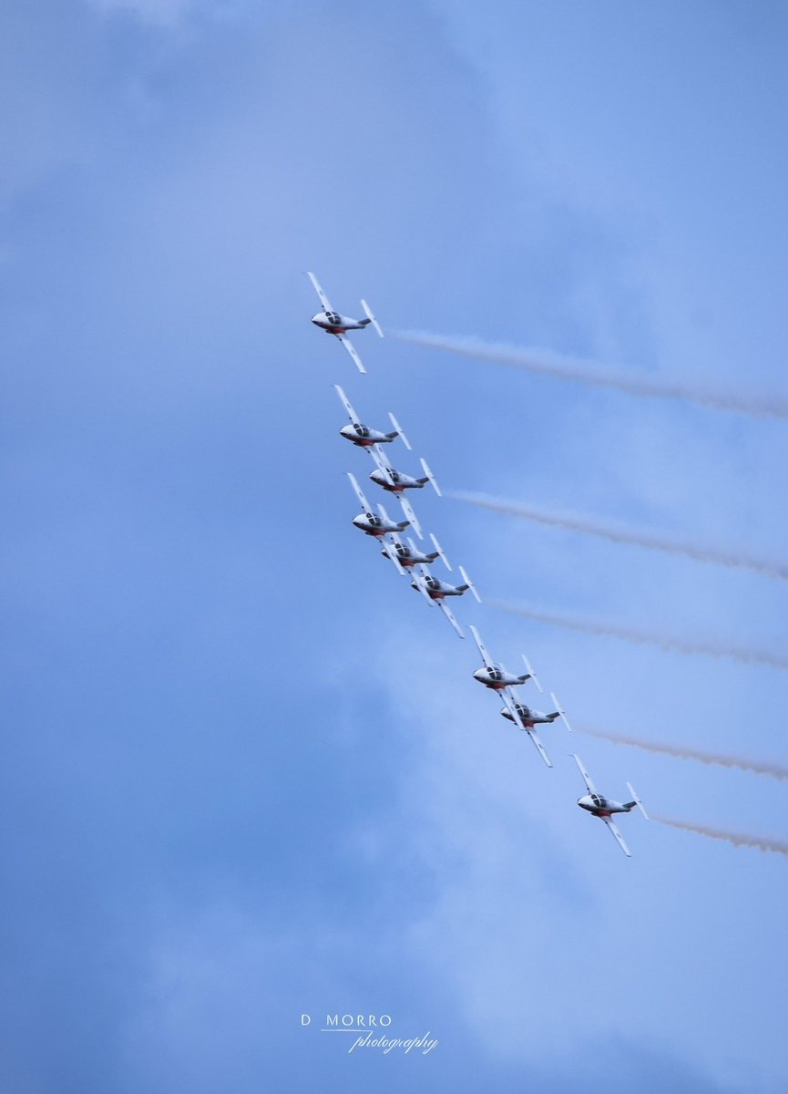java_junkie_1's tweet photo. @CFSnowbirds part 2 #cfsnowbirds @RCAF_ARC #CFSnowbirdsFC #experiencecomoxvalley @experience_CV https://t.co/k2QFboydKg