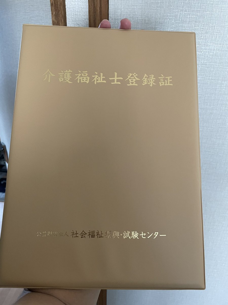 BeaMifune_P's tweet photo. 皆様お疲れ様でございます、1年半ツイートいませんでしたが生きてます
結論から申しますと、現在は国家資格を取得し��いております
他趣味にお金と時間を費やしており、既にプロデューサーとしての活動はほぼ終了している所でございますが↓ https://t.co/KBpHPgJH7s