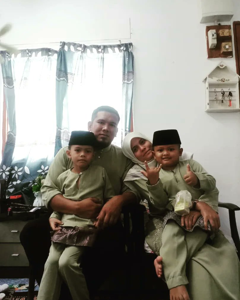 fazidah_zainal's tweet photo. selamat hari raya aidilfitri. ✨🌙
#firstraya ❤️ https://t.co/72SHf50FRH