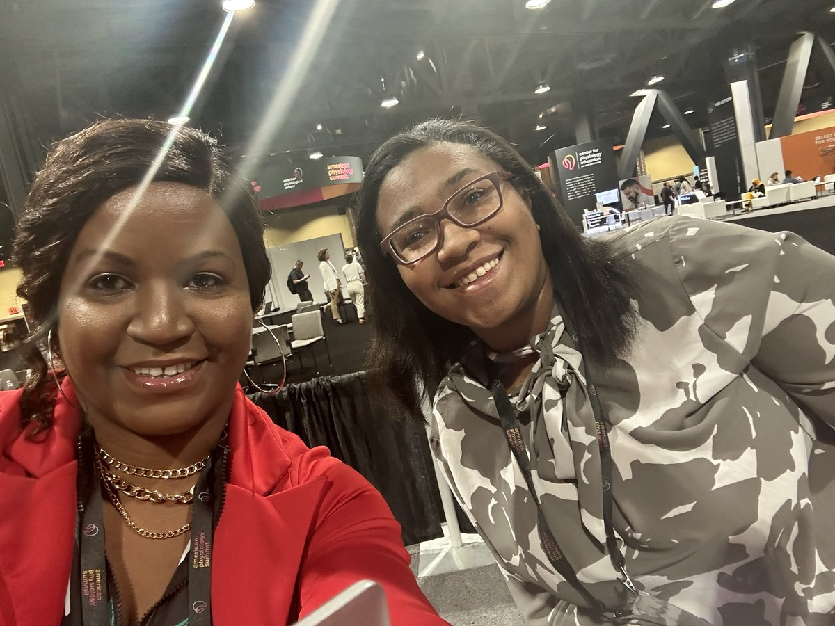 JunieWarrington's tweet photo. Sitting next to @ashley_dom_18 who is the #APSCNSsection tweeter. She is doing an amazing job. #APS2023 @APSPhysiology @UMMCNeuroPhD https://t.co/sCdqYAL7c1