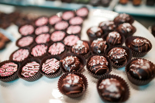 citytoursmke's tweet photo. These chocolates look so delicious!

Join City Tours MKE for a night of wine tasting and chocolate pairing. Indulge your decadent side as you sample 9 delicious wines, including reds, whites, and a rose or sparkling option.

Find out more at https://t.co/YjA6sNmHMP https://t.co/i5V0ATA29t