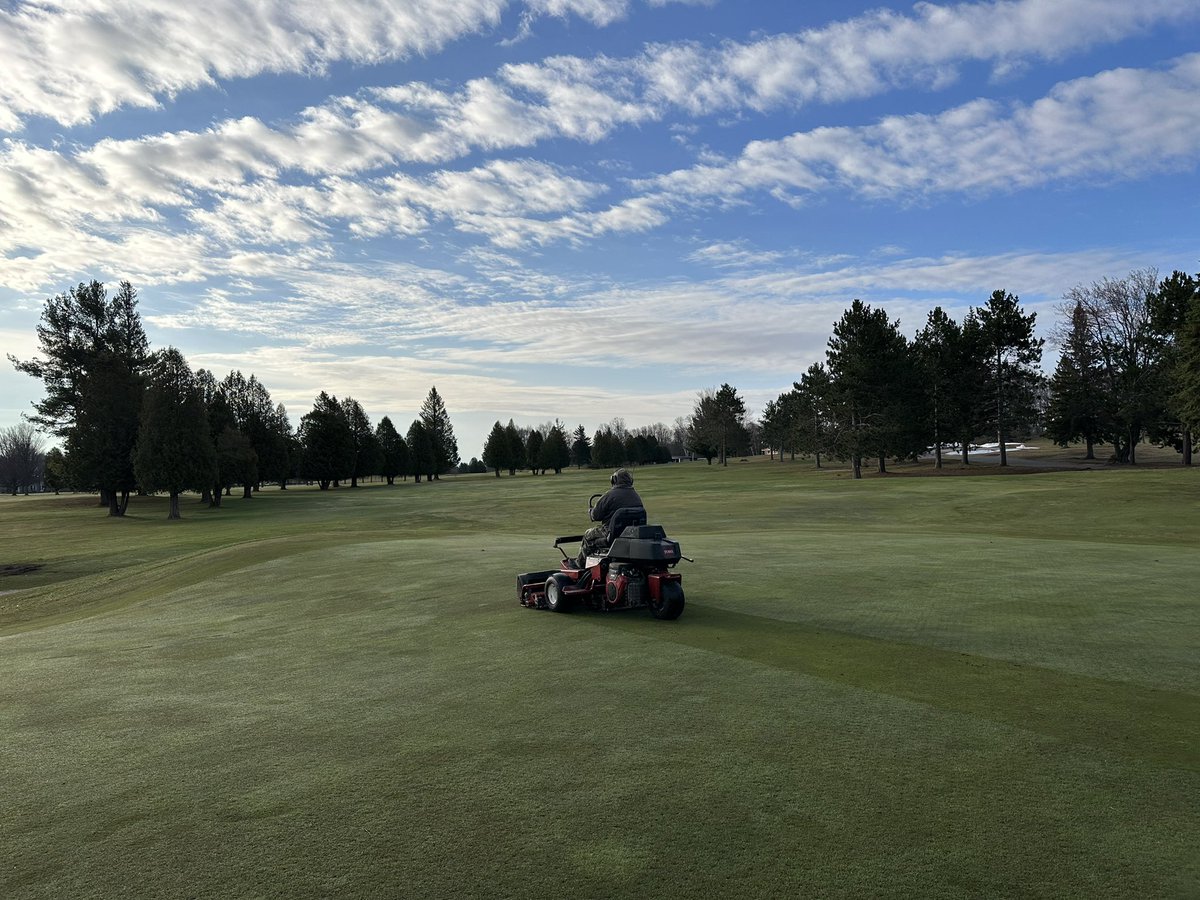 MarquetteGolf's tweet photo. Shoveled the last of the snow off greens yesterday before cleaning them off with brush reels on the Heritage and a light vcut on Greywalls.
First official mow went down this morning on both courses.
Course wide cleanup will continue this week as we march towards the 2023 opening https://t.co/rwn1846kd1