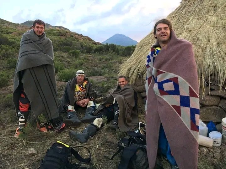 TsieMartin89978's tweet photo. They welcomed by the herd boys after it became dark and dangerous to ride,,,WHAT THE WARM WELCOMED,,♥️♥️♥️🇱🇸🇱🇸🇱🇸 https://t.co/rikNJxm252