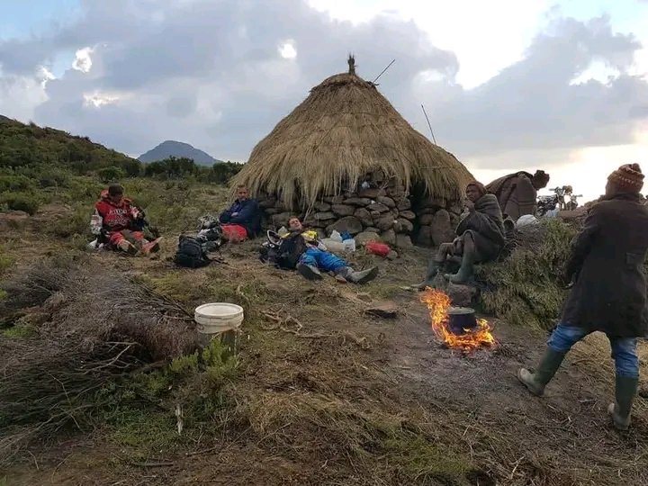 TsieMartin89978's tweet photo. They welcomed by the herd boys after it became dark and dangerous to ride,,,WHAT THE WARM WELCOMED,,♥️♥️♥️🇱🇸🇱🇸🇱🇸 https://t.co/rikNJxm252