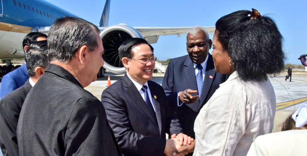 SeminternadoRo1's tweet photo. Visitan #SantiagodeCuba Vuong Dinh Hue, Presidente de la Asamblea Nacional de #Vietnam y Esteban Lazo, Presidente de la Asamblea Nacional de #Cuba, fueron recibidos por las máximas autoridades de la provincia. @RaulSamon  @colas_nelvis @Gob_StgoDeCuba @CubaMined https://t.co/ybPb9LqhJg