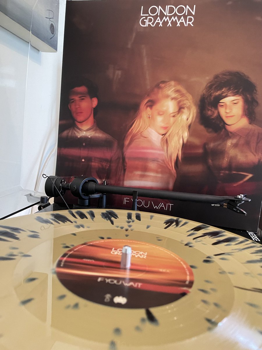 MatchewieH's tweet photo. A successful (albeit restrained) haul for #RSD2023 

#taylorswift #folklorethelongpondstudiosessions #froufrou #offcuts #londongrammar #ifyouwait #vinylcollection #recordcollector #rsd #RecordStoreDay https://t.co/V7Shvq6cEJ