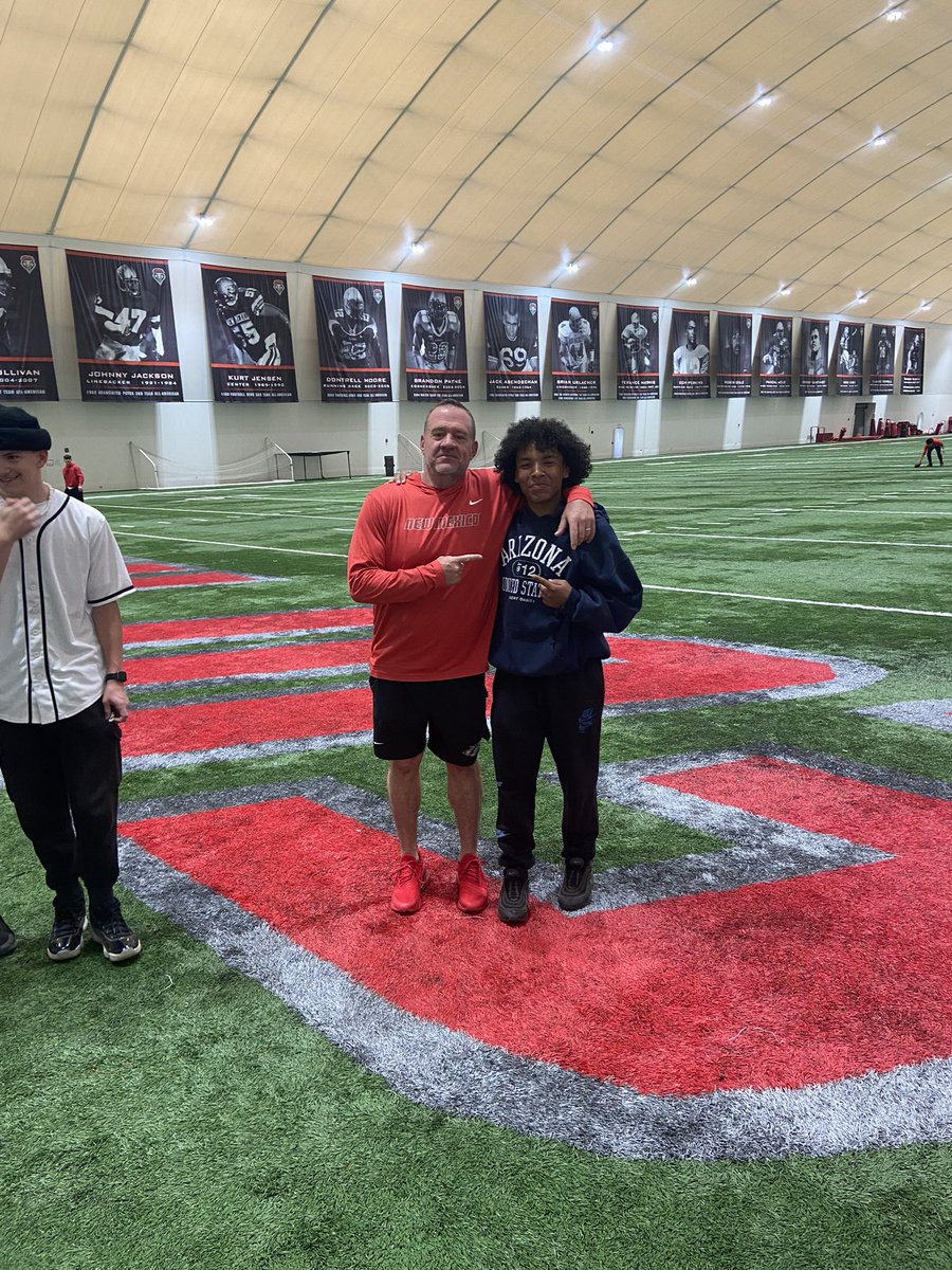 ElijahBarber05's tweet photo. Unofficial visit to UNM🐺@DavidHowes5 @_NMAA @NewMexicoLegacy @UNMLOBOS @NMrecruits https://t.co/BHx90bIHFE
