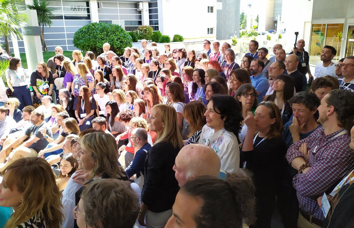 RoyParamo's tweet photo. ¿Imaginas juntarte con 150 profesionales de la Educación de toda España unidos por las mismas inquietudes, valores y convicciones? Hoy, la primera #EduJornada ha sido una realidad gracias al inmenso trabajo que @imgende ha coordinado. No será la última. ¡Juntos, somos imparables! https://t.co/AGUyVSaJos