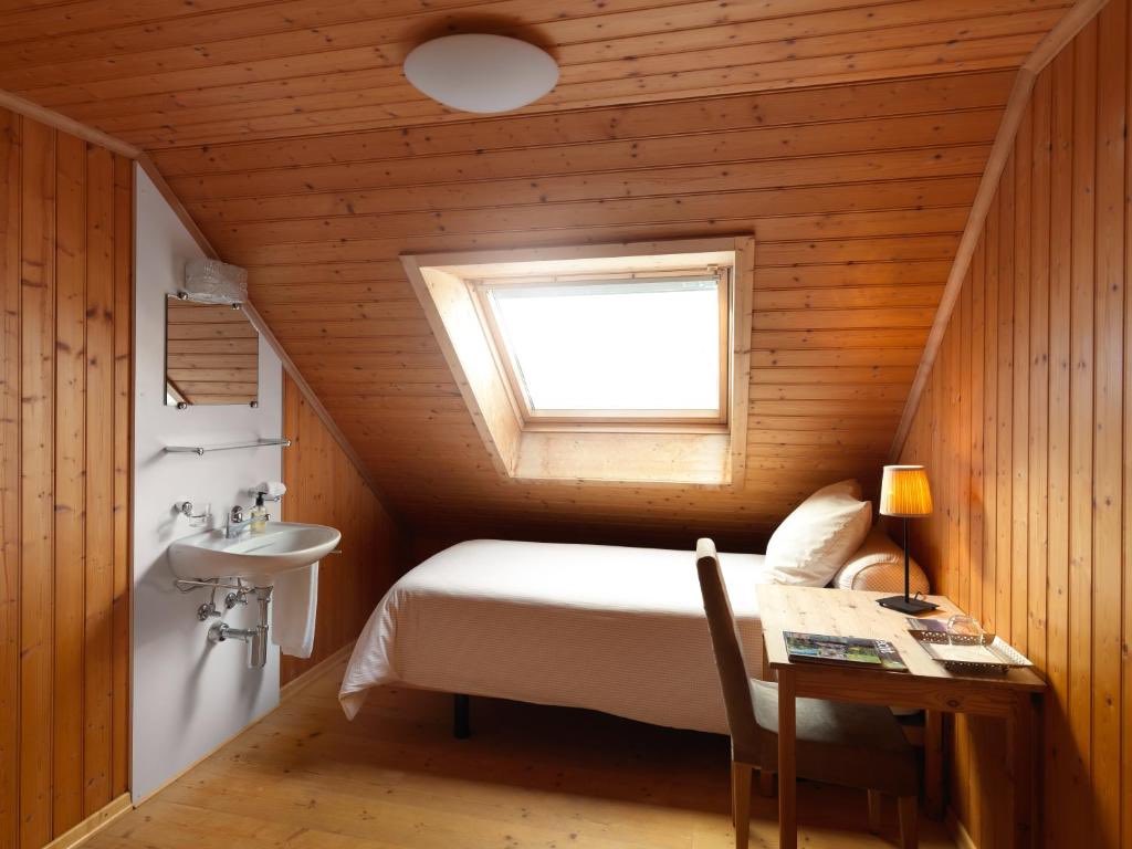 outofofficedaku's tweet photo. Single Room with shared bathroom at #Lucerene #Switzerland
Rs. 7000 per night including breakfast
#DakuStayDeals https://t.co/ItHM3FFbsK