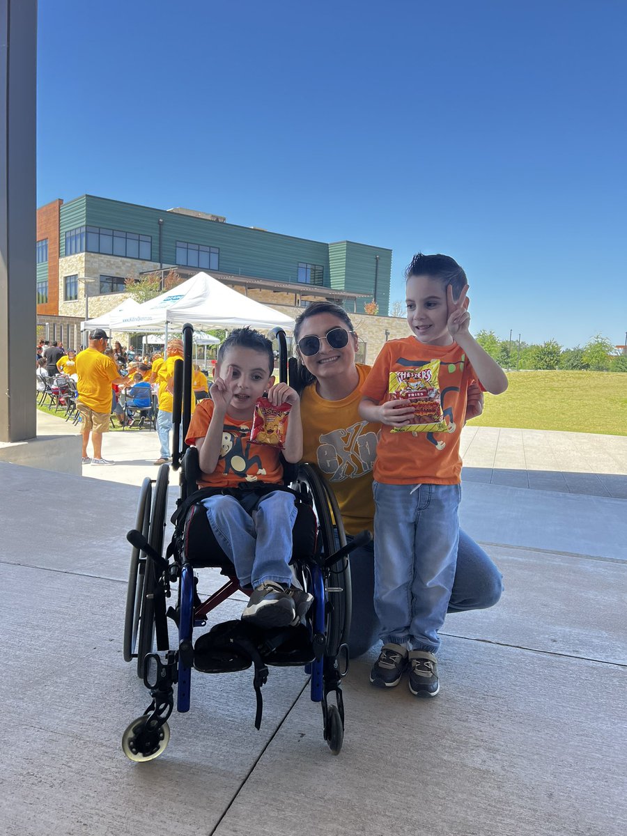 So great to see some of <a href="/Vardeman_AISD/">Vardeman_ AISD</a> students at the <a href="/aldinesped/">Aldine ISD SPED</a> event! Sensory friendly activities, great parent resources &amp; it’s a beautiful day outside! ☀️🧩💙