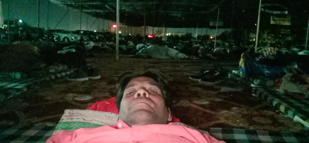 #UDC_GRADE_PAY_3600
#RJ_BABU_महापड़ाव 

बुलावे नहीं भेजे जाते कभी, जंग ऐ स्वाभिमान में,
योद्धा खुद ही चलकर आ जाते है, युद्ध के मैदान में!
बाबू भाईयों आ जाओ जयपुर शिप्रा पथ के मैदान में...दसरथ जी सरमथुरा धौलपुर की कमान संभालते हुये