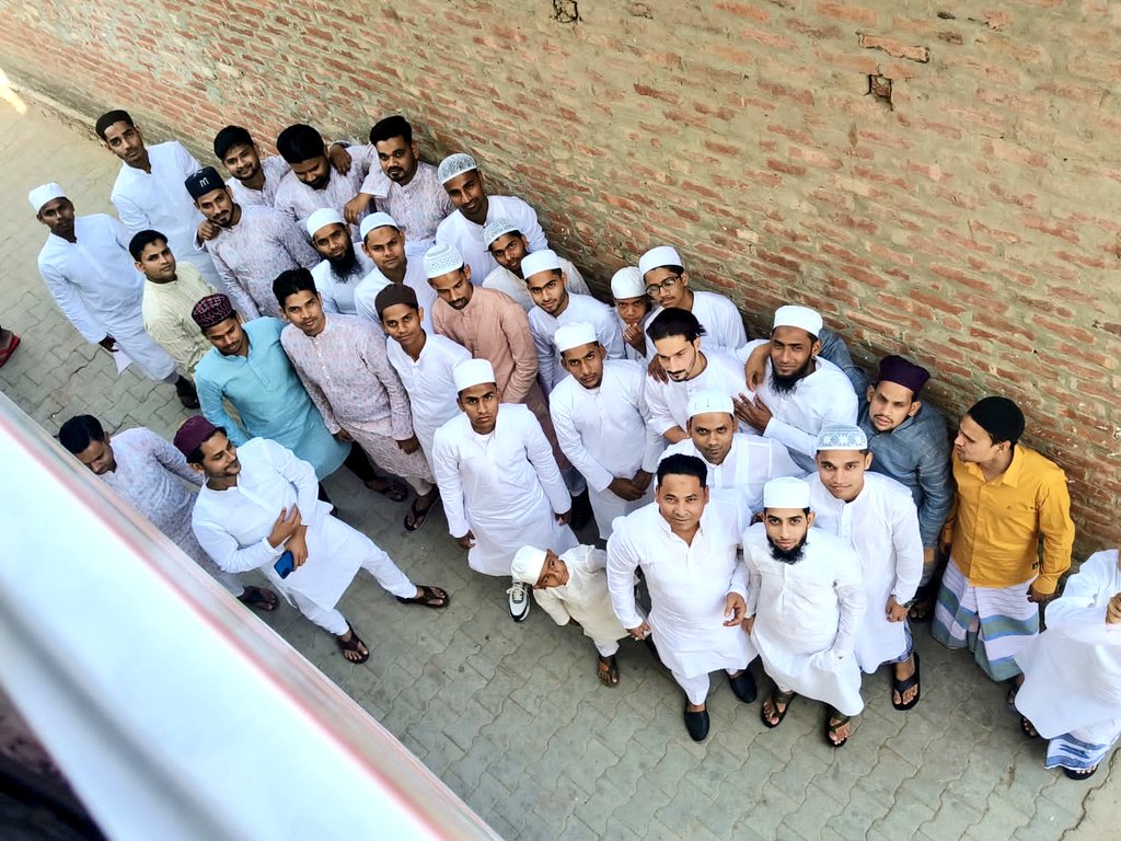 Eid-ul-fitr Mubarak. Wishing you all a blessed and prosperous Eid. May this day brings more peace and happiness in your life. Happy Eid🙏🌙