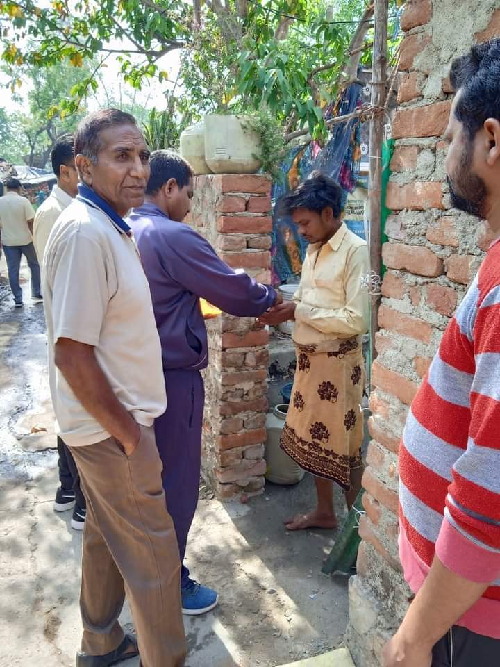 Pmishrabjp's tweet image. इसी परिपेक्ष में @BJP4India के देवतुल्य कार्यकर्ताओं द्वारा अपने प्रधानमंत्री जी के स्वागत,भाषण सुनने एवं देखने हेतु विभिन्न स्थानों व वार्डो में घर घर जाकर हल्दी व पीले चावल देकर लोगों को आमंत्रित किया जा रहा है।

#PMModiInREWA #PMModiInMP #BJP4IND  @ChouhanShivraj