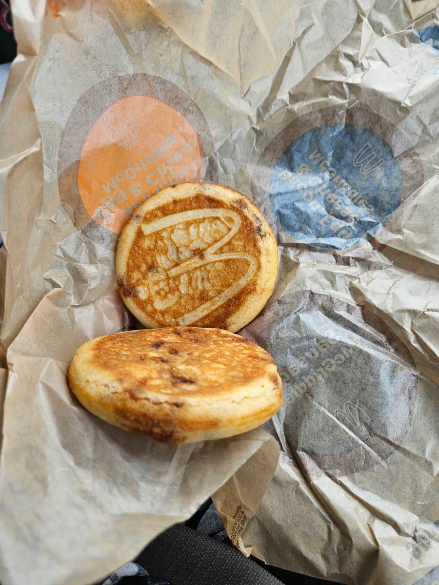 AverageKabbage's tweet photo. I think yall forgot something on my Mcgriddle @mcdonalds like the whole ass chicken. https://t.co/Xj6nvXPyBp