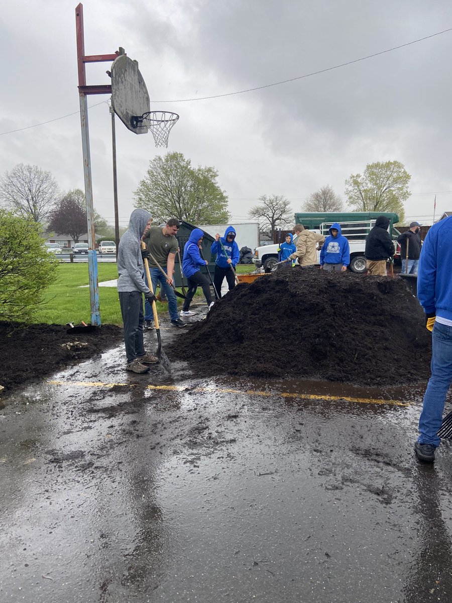 Proud of all of our guys who showed up in the rain to do some work for The Sons and Daughters of Herman.   It’s the least we can do to thank them for their continued support of our program. #MustangMentality