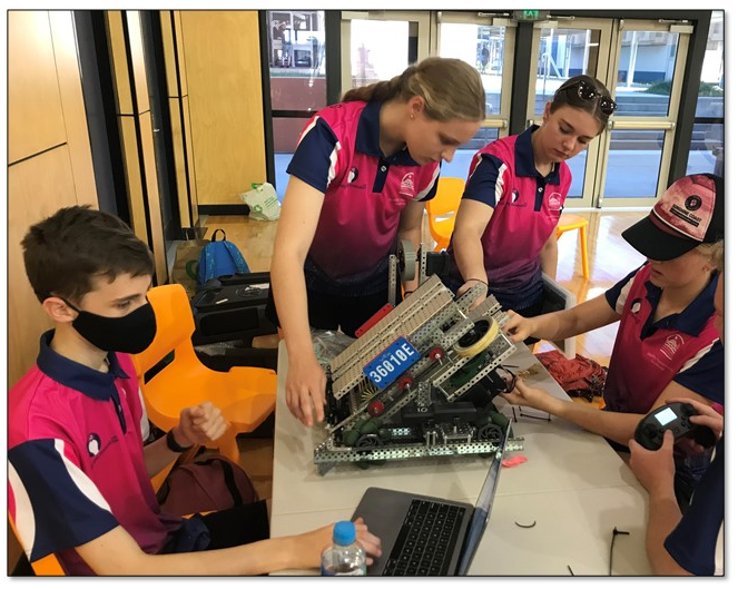 BreenGraeme's tweet photo. Mountain Creek High Year 12 Robotics (3xgirls ,1 xboy) are on way to Dallas! Great reward for winning FNQ Regionals x2, reaching Nationalsx2, invite to Worldsx2. Covid stopped US leg last year, but not this year. Congratulations team - well deserved.
@googledownunder #Robotics https://t.co/oup7j1h1PY