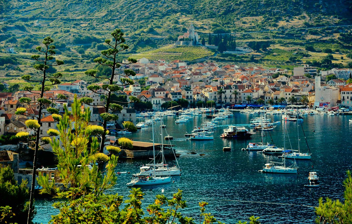 MuVedran's tweet photo. @mediterraneanAE Komiža, Island of Vis, Croatia https://t.co/9KlOGhvUWe