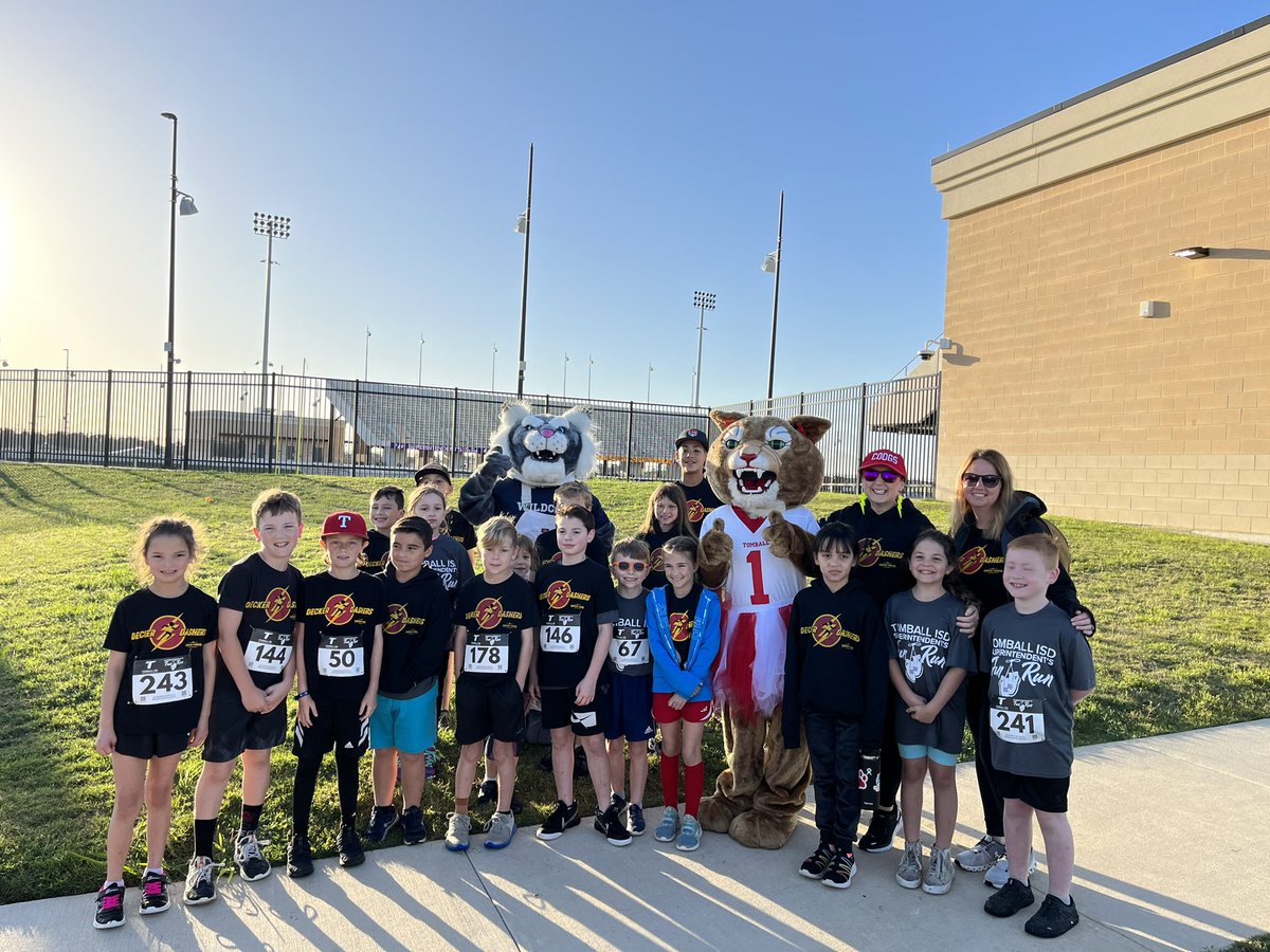 tomball_hscheer's tweet photo. What a beautiful day to cheer on the runners of the 2nd annual Tomball ISD Superintendent Fun Run!! We love getting to cheer with our @TMHSCheer2020 friends❤️💙❤️💙!!! @TomballISD @m_salazarzamora @FineArtsTomball #destionationexcellence #TISDstrong #runforestrun https://t.co/qHL8TFlJ8p