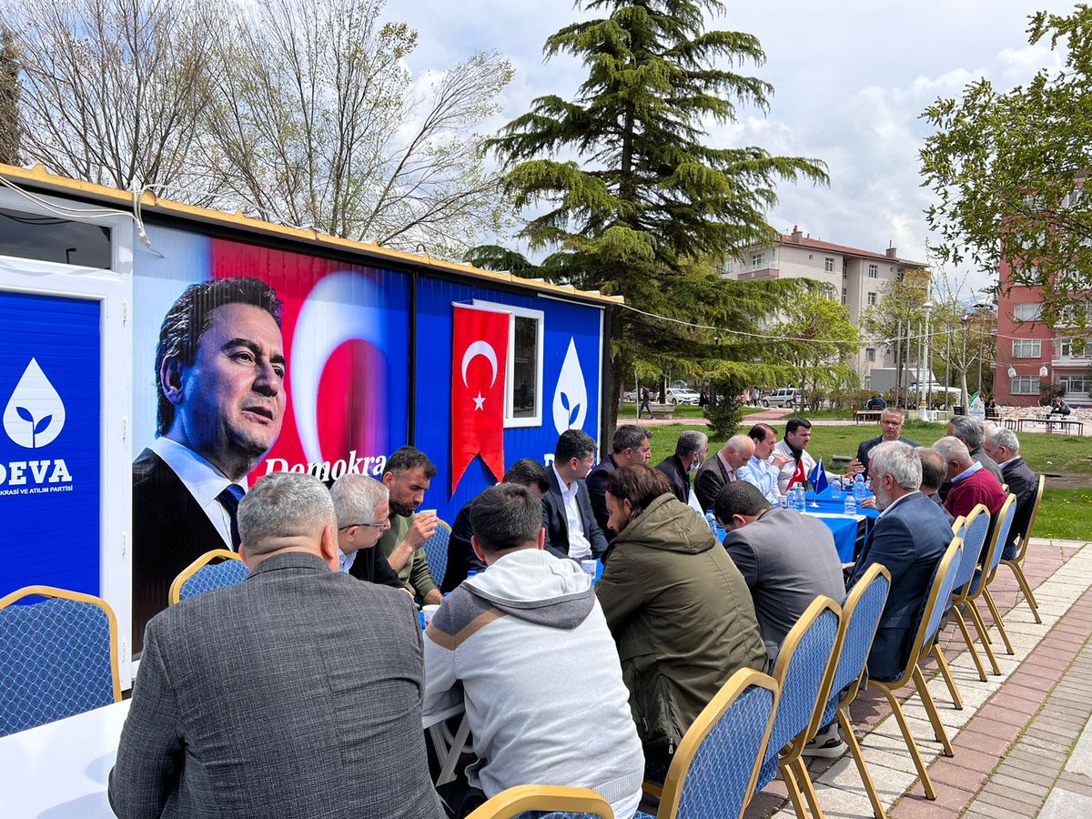 MalatyadaDeva's tweet photo. Deva Partisi Malatya İl Başkanlığı olarak parti konteyner merkezimizde, bayramlaşma programımızı gerçekleştirdik.  
@ibrahimgezer44 
@onurgunes44 
@sinanakinci44 https://t.co/TfRH9sORvQ