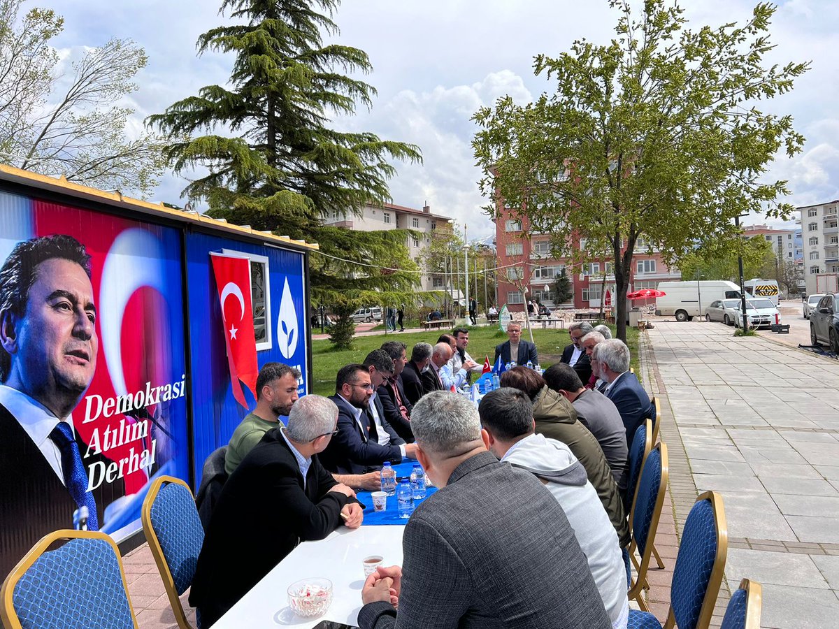 MalatyadaDeva's tweet photo. Deva Partisi Malatya İl Başkanlığı olarak parti konteyner merkezimizde, bayramlaşma programımızı gerçekleştirdik.  
@ibrahimgezer44 
@onurgunes44 
@sinanakinci44 https://t.co/TfRH9sORvQ