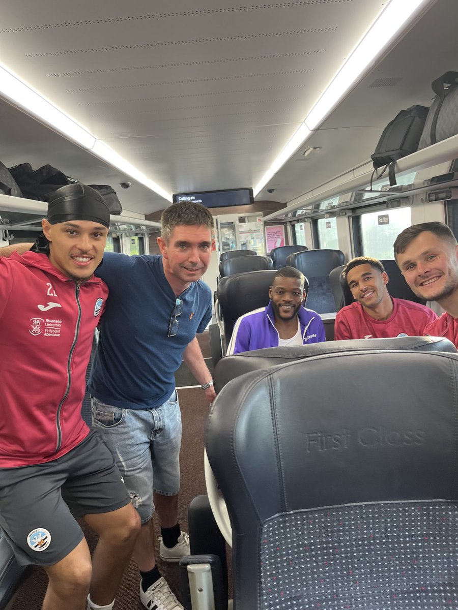 jonesy-on-twitter-train-back-to-london-after-spanking-norwich-away