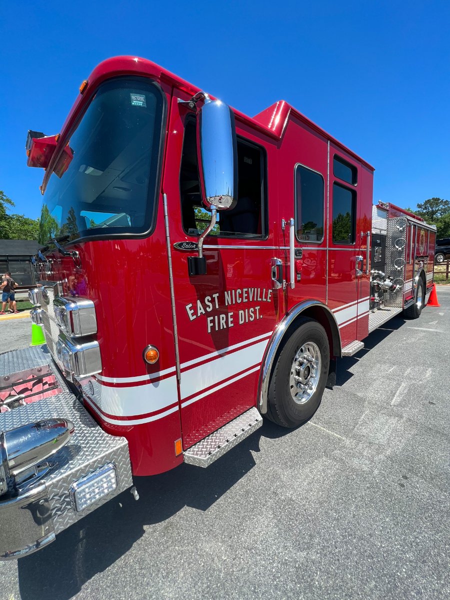 MidBayNews's tweet photo. A beautiful Saturday at 3rd Planet Brewing for a fire truck pull to raise money for Twin Cities Pavilion! 

#niceville #nicevillefl #nicevillenews #firetruckpull #craftbrewery #craftbeer #flcraftbeer #fundraiser https://t.co/lIrTBt8U8i