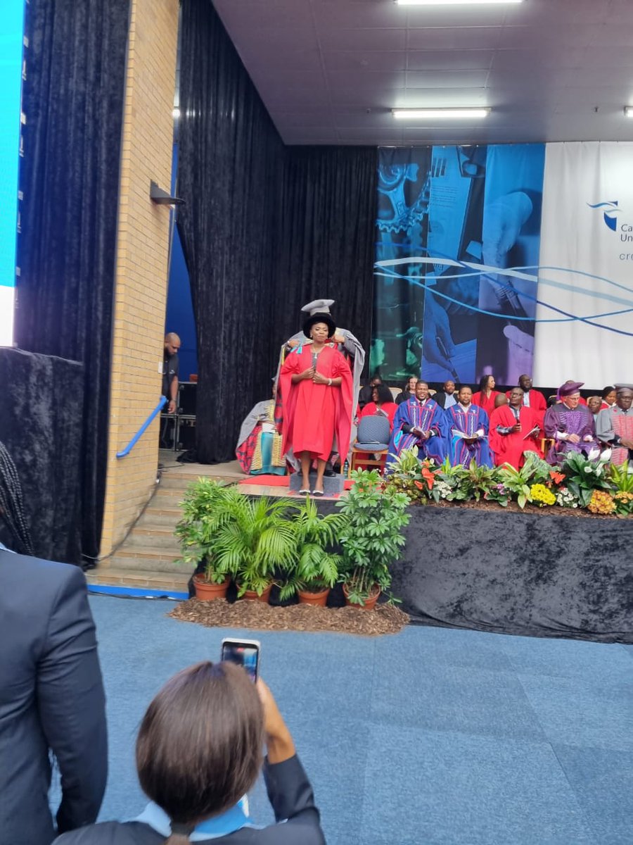 Lusa_Nora's tweet photo. 17.04.23
👩🏾‍🔬🔬⚗️🧫 ➡️➡️ 👩🏾‍🎓 
Best birthday ever 🎂🎊
#graduation2023 https://t.co/UFTmvD11l0