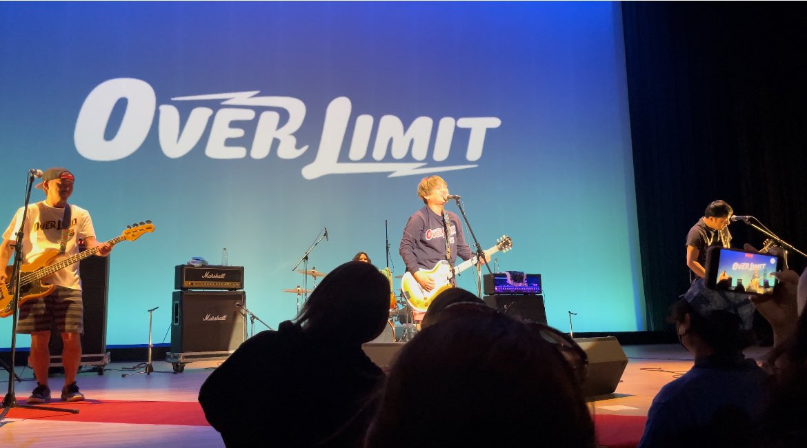 rikatiman's tweet image. まさかプロレスに行ったのに
OVERLIMITのライブが観れるなんて！！

高校生の時やから18年ぶり？くらいに
カメレオンを聞けてメッチャメッチャ感激！！
あいだあいてても、自然と歌詞覚えてる🤩
自分スゴ！そして、何よりもファンの人たちの
マナーが鬼良くて素晴らしかった！

#オバリミ
#OVERLIMIT