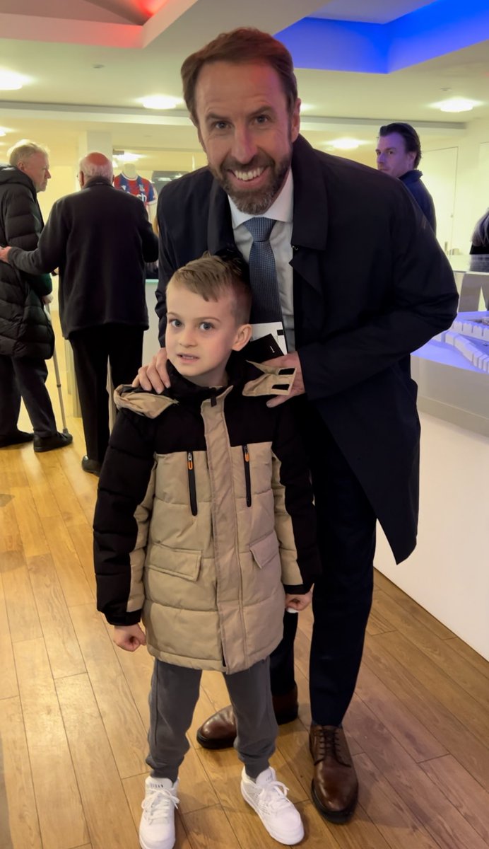 GSwagsta's tweet image. My boy meeting legends before the game ❤️💙 #cpfc #cpfcfamily