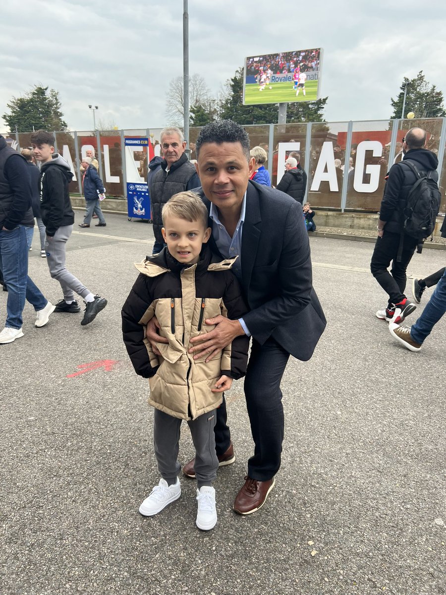 GSwagsta's tweet image. My boy meeting legends before the game ❤️💙 #cpfc #cpfcfamily