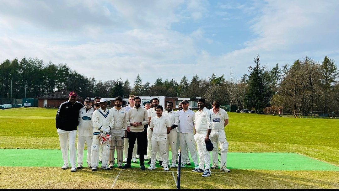 ekcricket's tweet photo. Great to have First Minister @HumzaYousaf at Torrance house today. Decent bowling too! https://t.co/spE05twLJA