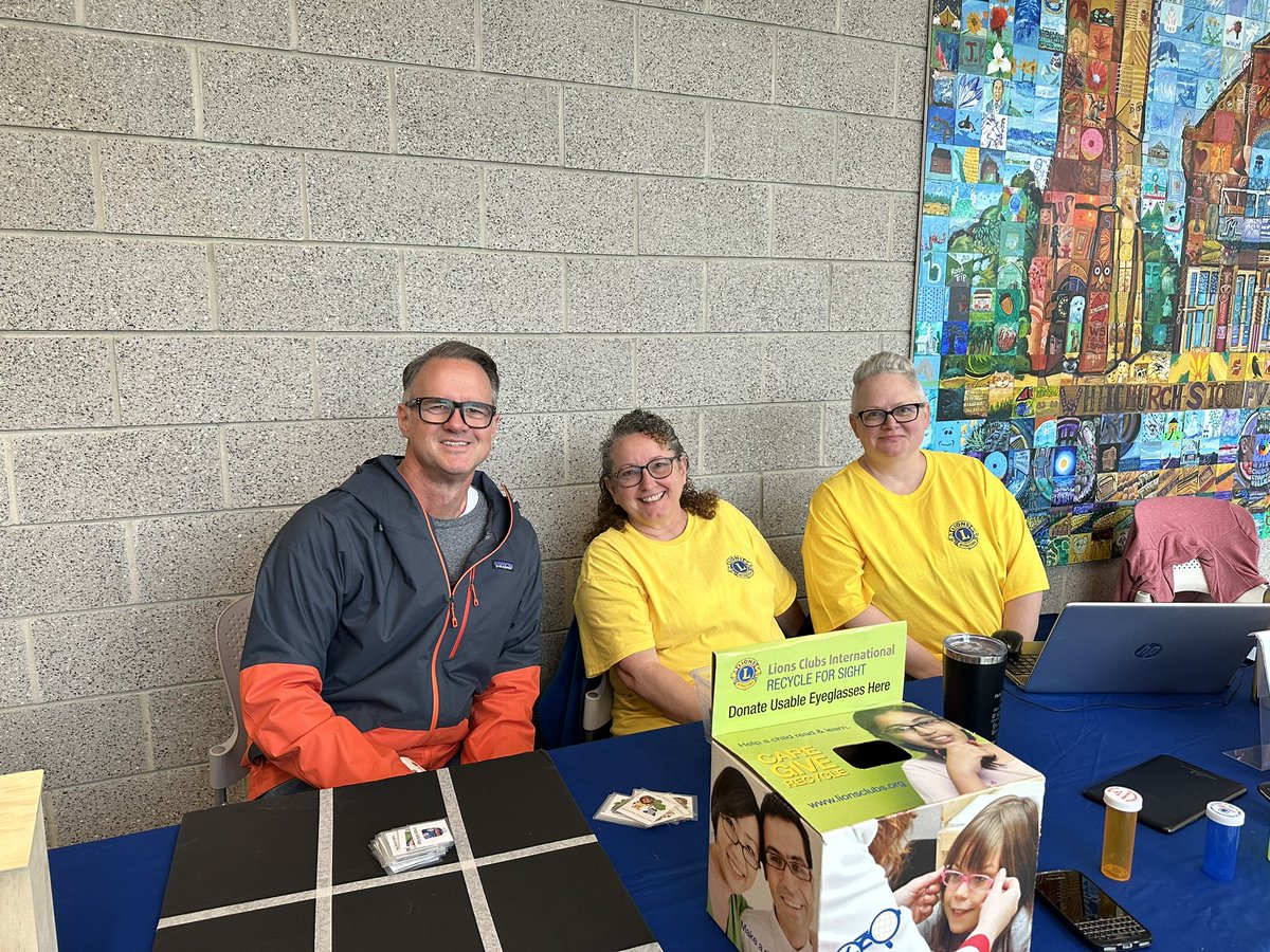 iainlovattws's tweet photo. The Leisure Centre was hopping this morning with many families stopping by Earth Day booths to learn about soil, turtles, and the the importance of keeping plastics out of our waterways. It was great chatting with #Saanvi #stouffvillelions #girlguidesStouffville today. https://t.co/8DLNg6tj7G