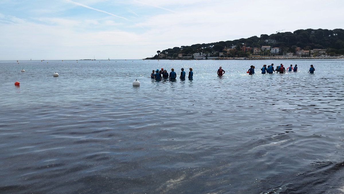 Chapio41's tweet photo. 🌊 Sortie longe côte, une pratique qui se développe ☀️ Ensemble, au grand air  #sport #nature #mixité #WildMove #Antibes #CotedAzurFrance cc @lessportivesmag 😉 https://t.co/7fYfouUsq3
