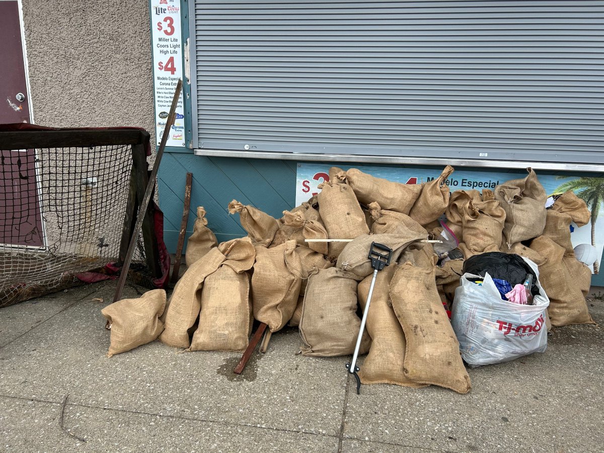 WATERSHED WARRIOR ALERT 🌊 A HUGE thanks to the volunteers from @SCJohnson for spending their Earth Day beautifying the @CityofRacine !

#scjcares #earthday #doinggreatthings #withgreatpeople