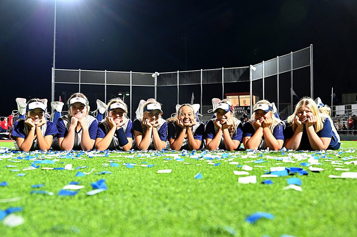 SluggingEagles's tweet photo. Congrats to the team for making it to playoffs!  Congrats to our seniors as we celebrated a wonderful 4 years! @softball_allen @AllenEagleNati1 @Allen_ISD https://t.co/pDcbfFMCW0