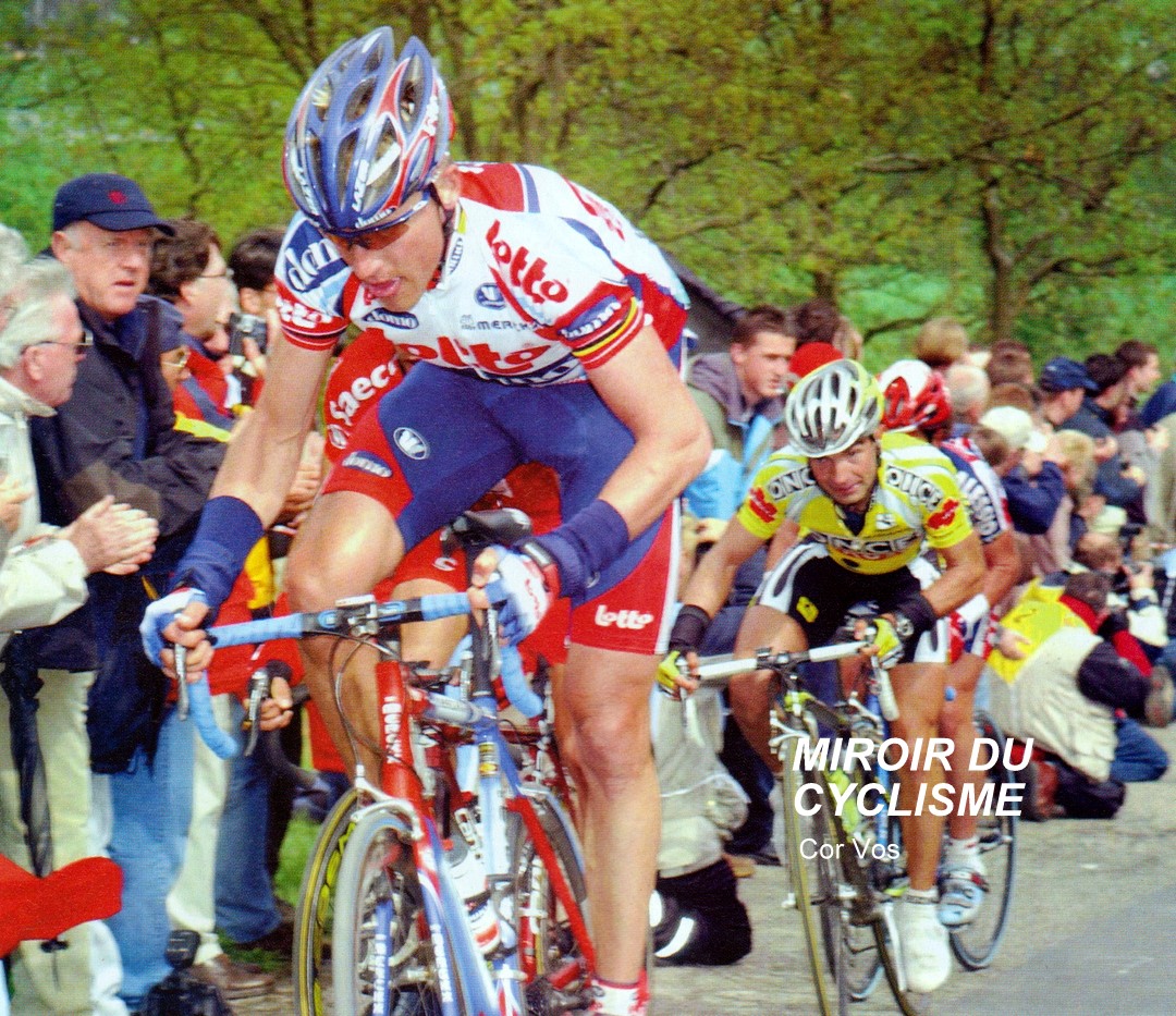 Miroir2Cyclisme's tweet image. Axel Merckx mène l'échappée dans la Côte de la Redoute en compagnie d'Igor Astarloa (caché), Angel Vicioso &amp;amp; Cristian Moreni (Liège-Bastogne-Liège 2003)

📸 Cor Vos
#AxelMerckx #LiegeBastogneLiege #LBL #LBL2003 #cyclisme #cycling #ciclismo @axelmerckx